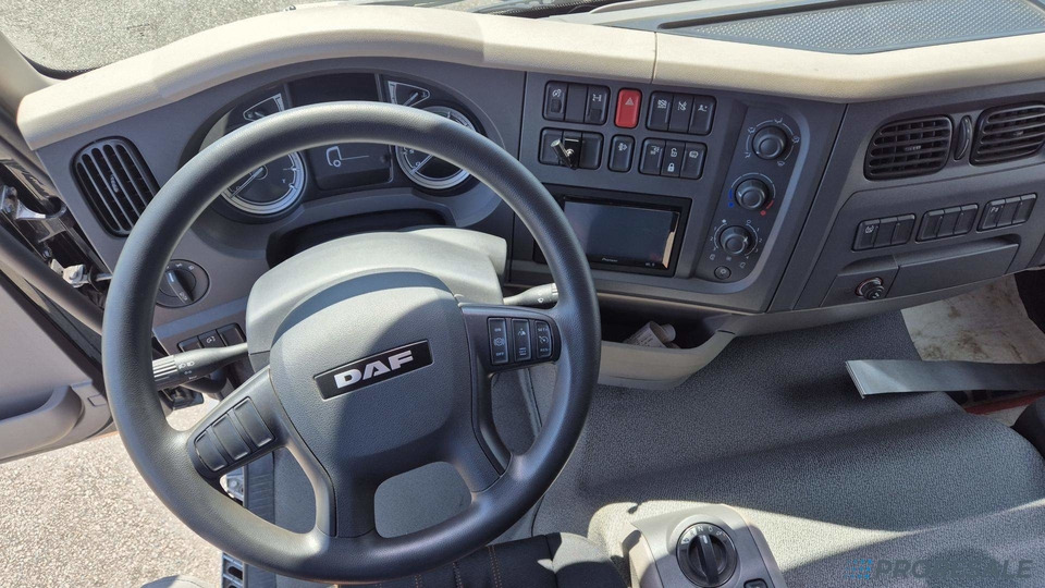 DAF LF 290 FA Sleeper Cab EURO 6 - valník s plachtou - Φορτηγό μουσαμάς: φωτογραφία 5 DAF LF 290 FA Sleeper Cab EURO 6 - valník s plachtou - Φορτηγό μουσαμάς: φωτογραφία 5