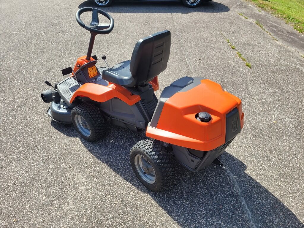 Åkgräsklippare Husqvarna Rider R111B - Μηχανήματα κήπου: φωτογραφία 3 Åkgräsklippare Husqvarna Rider R111B - Μηχανήματα κήπου: φωτογραφία 3