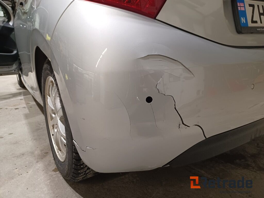 Bil Peugeot 208 Automat - Αυτοκίνητο: φωτογραφία 4 Bil Peugeot 208 Automat - Αυτοκίνητο: φωτογραφία 4