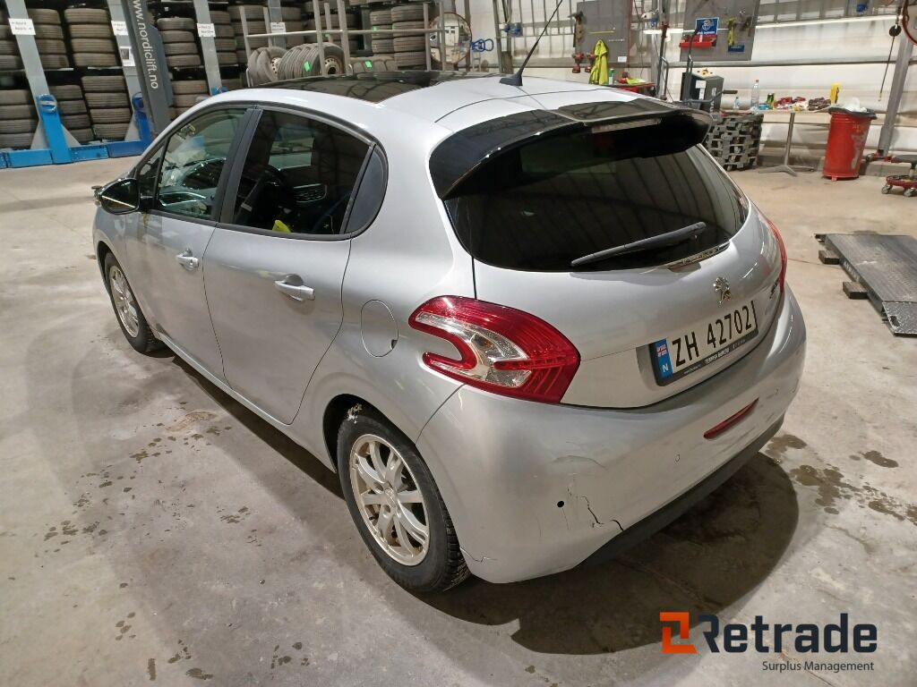 Bil Peugeot 208 Automat - Αυτοκίνητο: φωτογραφία 3 Bil Peugeot 208 Automat - Αυτοκίνητο: φωτογραφία 3