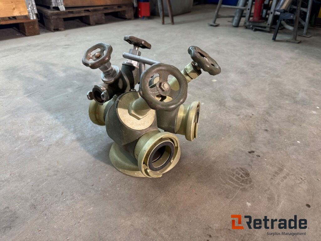 Fördelare för brandslang - Εργαλείο/ Εξοπλισμός: φωτογραφία 1 Fördelare för brandslang - Εργαλείο/ Εξοπλισμός: φωτογραφία 1