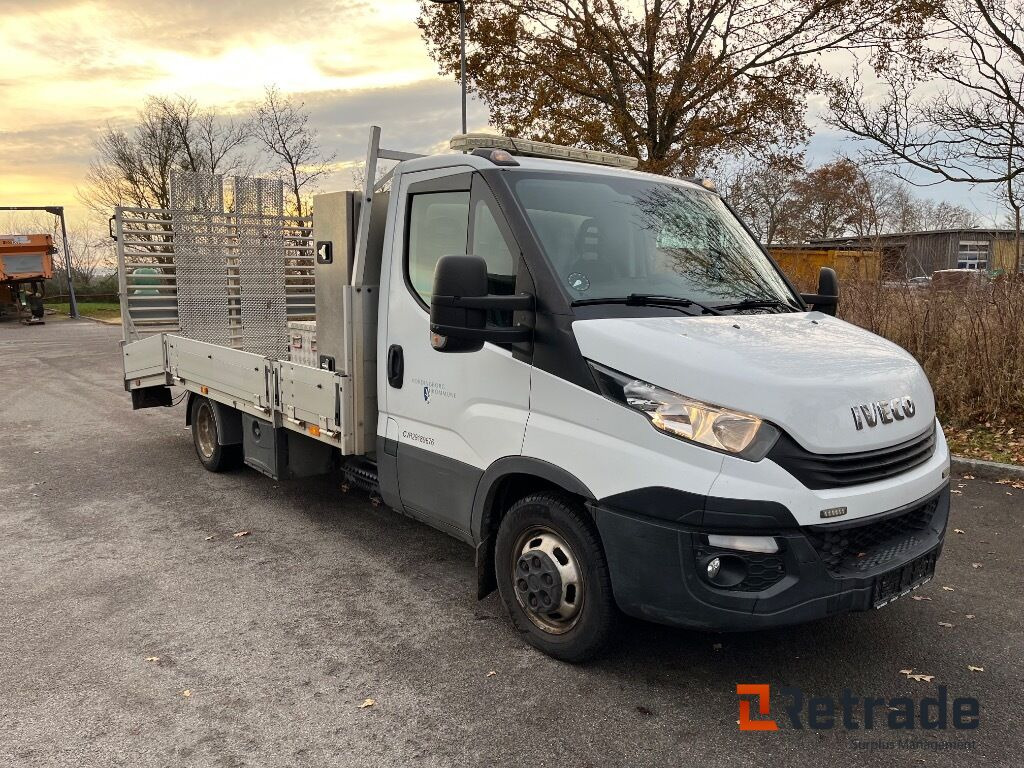 IVECO 35-180 3,0D med Alu-knæklad og læsserampe. - Αυτοκίνητο: φωτογραφία 2 IVECO 35-180 3,0D med Alu-knæklad og læsserampe. - Αυτοκίνητο: φωτογραφία 2
