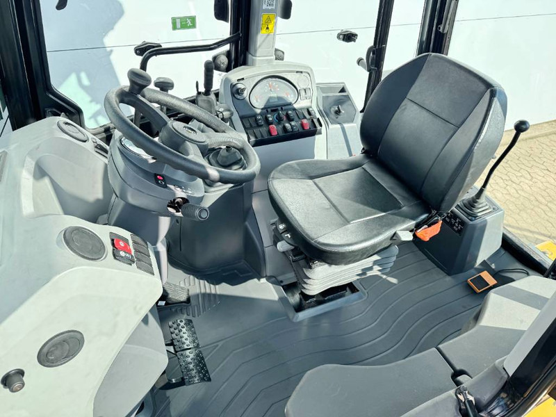 Cat 424 4WD - Hammer Lines / Airco - Φορτωτής εκσκαφέας: φωτογραφία 5 Cat 424 4WD - Hammer Lines / Airco - Φορτωτής εκσκαφέας: φωτογραφία 5