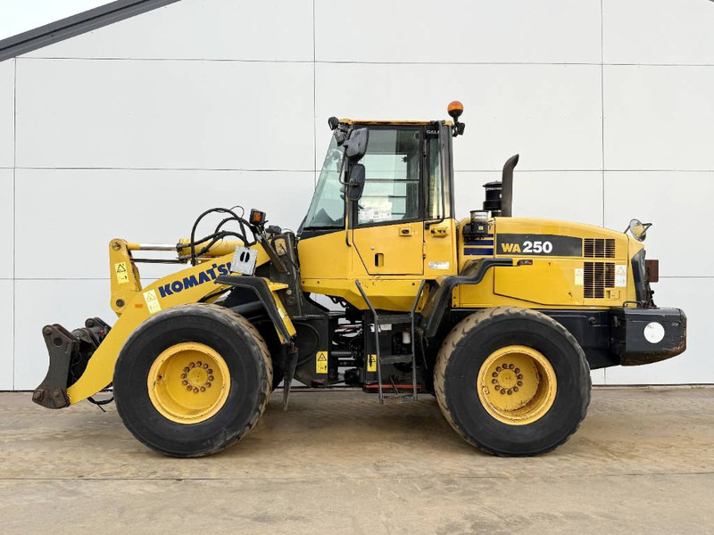 Komatsu WA250-5 - Dutch Machine / 3rd Function / Auto Lube - Ελαστιχοφόρος φορτωτής: φωτογραφία 1 Komatsu WA250-5 - Dutch Machine / 3rd Function / Auto Lube - Ελαστιχοφόρος φορτωτής: φωτογραφία 1