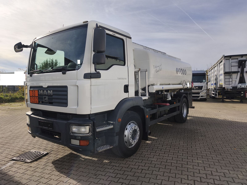 MAN TGM 18.240 Tankfahrzeug Diesel Heizöl Kässbohrer 12.400 l (28) - Φορτηγό βυτιοφόρο: φωτογραφία 1 MAN TGM 18.240 Tankfahrzeug Diesel Heizöl Kässbohrer 12.400 l (28) - Φορτηγό βυτιοφόρο: φωτογραφία 1
