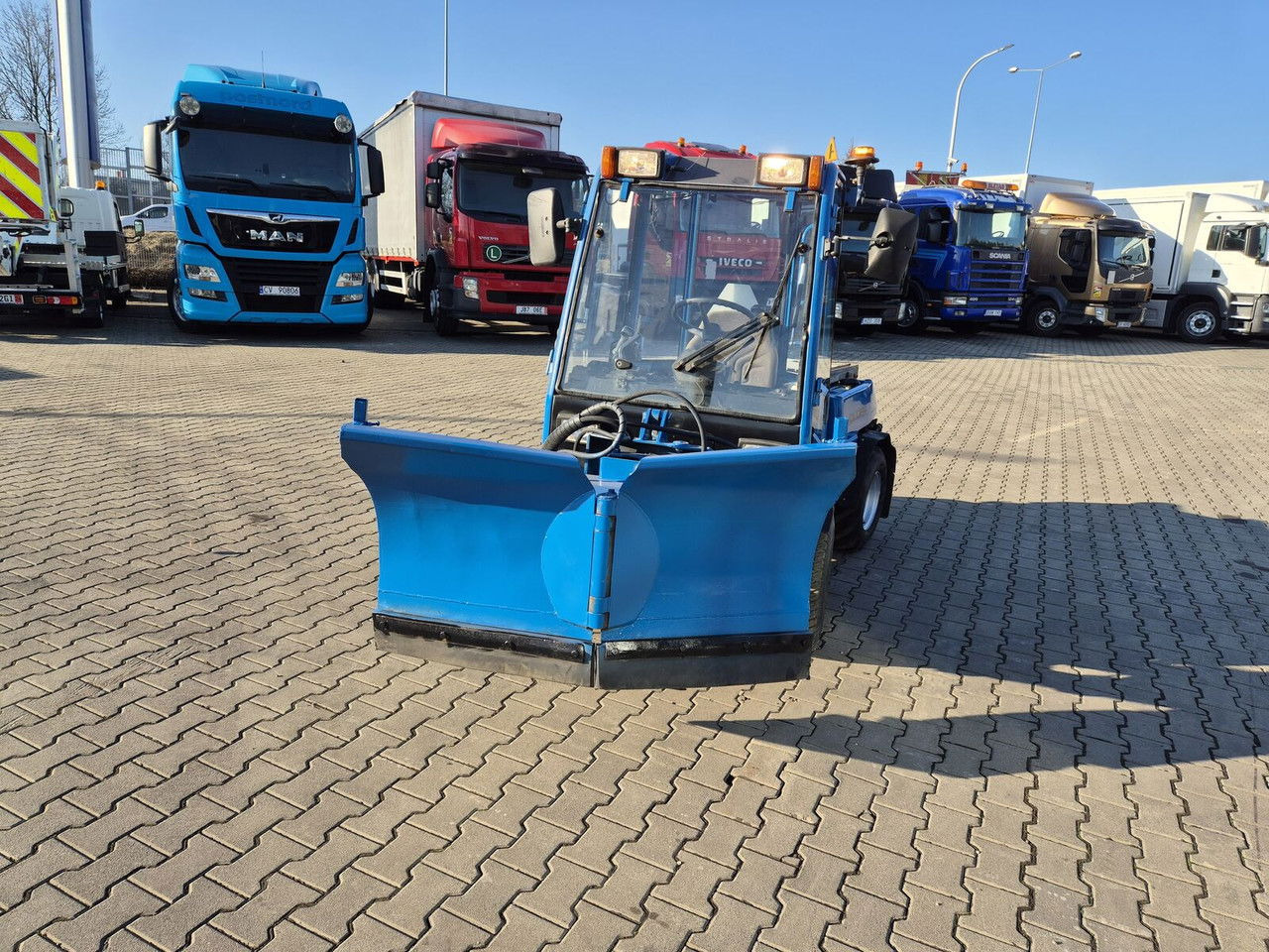 HOLDER C245 4WD / Tool carrier / Snow plow / PTO Front AN D Rear / 4X4 / - Δημοτικό τρακτέρ: φωτογραφία 3 HOLDER C245 4WD / Tool carrier / Snow plow / PTO Front AN D Rear / 4X4 / - Δημοτικό τρακτέρ: φωτογραφία 3