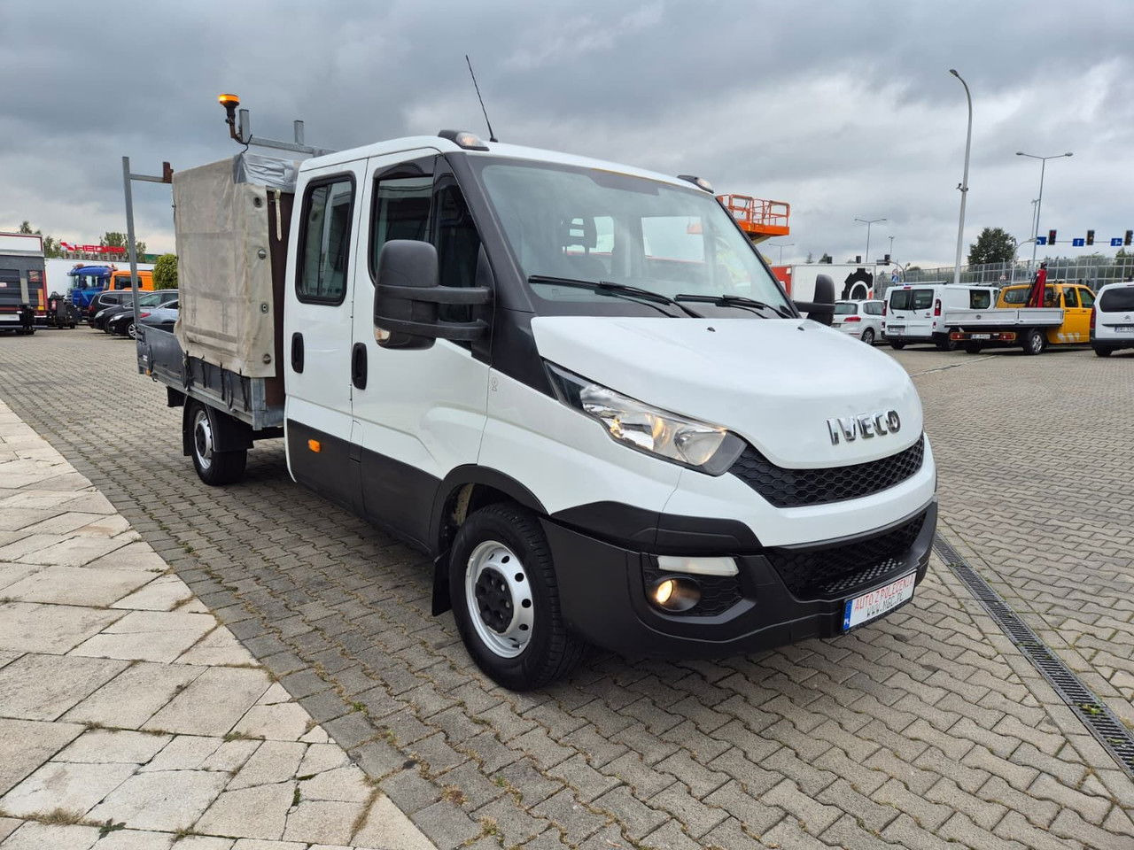 Iveco Daily 35 35S15 / Doka / 1 Owner / LOW KM / 7 Seats - Μικρό φορτηγό με καρότσα: φωτογραφία 4 Iveco Daily 35 35S15 / Doka / 1 Owner / LOW KM / 7 Seats - Μικρό φορτηγό με καρότσα: φωτογραφία 4