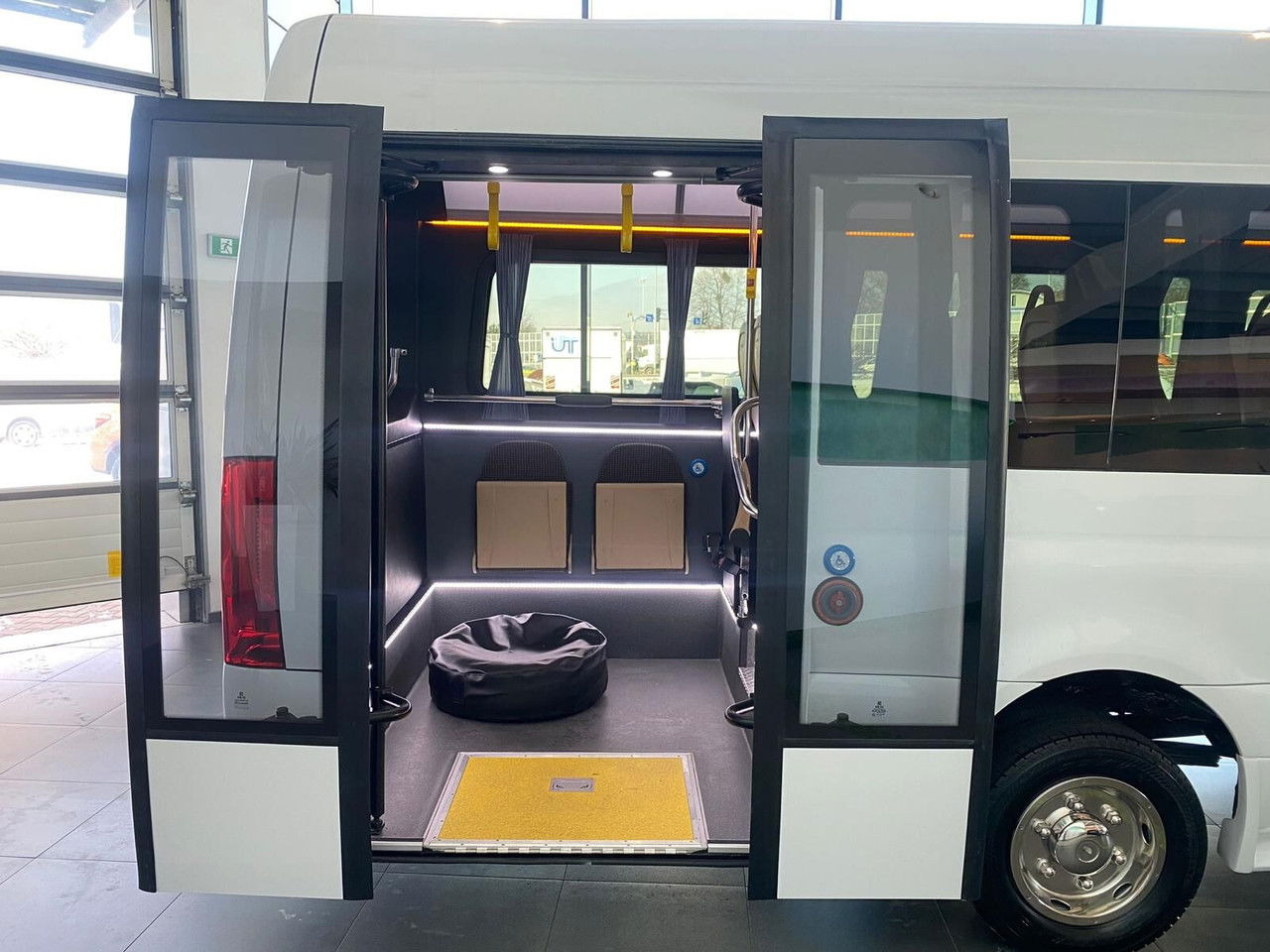 Νέα Μικρό λεωφορείο, Επιβατικό βαν Mercedes-Benz Sprinter 517: φωτογραφία 20
