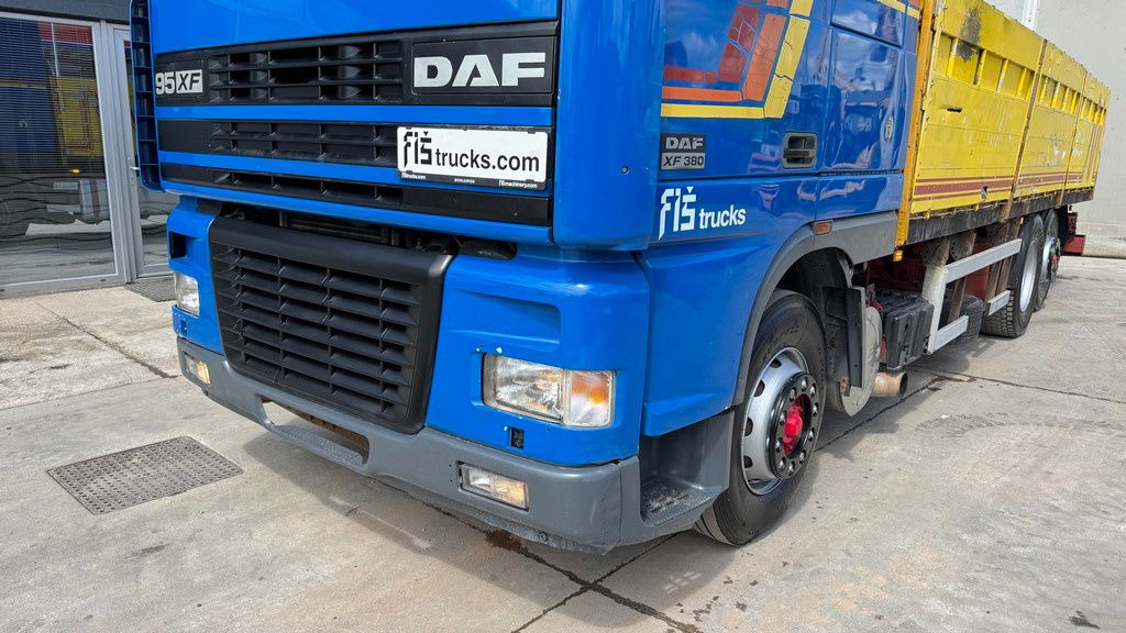 DAF XF 95.380 6X2 stake body - air condition - Φορτηγό με ανοιχτή καρότσα: φωτογραφία 2 DAF XF 95.380 6X2 stake body - air condition - Φορτηγό με ανοιχτή καρότσα: φωτογραφία 2