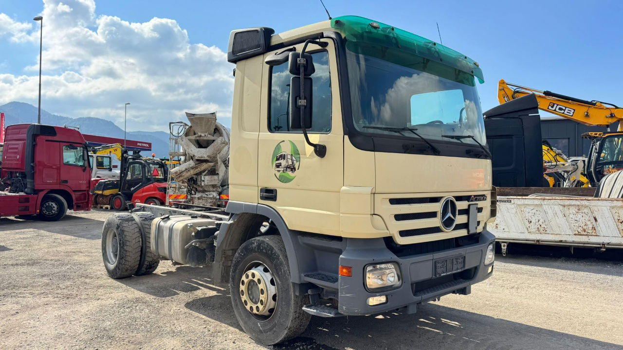 Mercedes-Benz 1832 4x2 chassis - motor brake - full spring - Φορτηγό σασί: φωτογραφία 3 Mercedes-Benz 1832 4x2 chassis - motor brake - full spring - Φορτηγό σασί: φωτογραφία 3