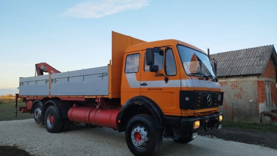 Mercedes-Benz 2228 6x2 stake body - crane - Φορτηγό μουσαμάς: φωτογραφία 2 Mercedes-Benz 2228 6x2 stake body - crane - Φορτηγό μουσαμάς: φωτογραφία 2