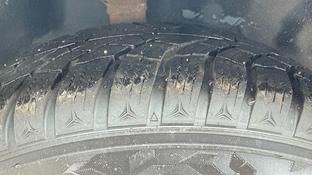 Toyota Carina 1.6 - Petrol - 5 Doors - Αυτοκίνητο: φωτογραφία 5 Toyota Carina 1.6 - Petrol - 5 Doors - Αυτοκίνητο: φωτογραφία 5