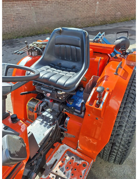 Kubota B2150 - Μηχάνημα έλξης: φωτογραφία 4 Kubota B2150 - Μηχάνημα έλξης: φωτογραφία 4