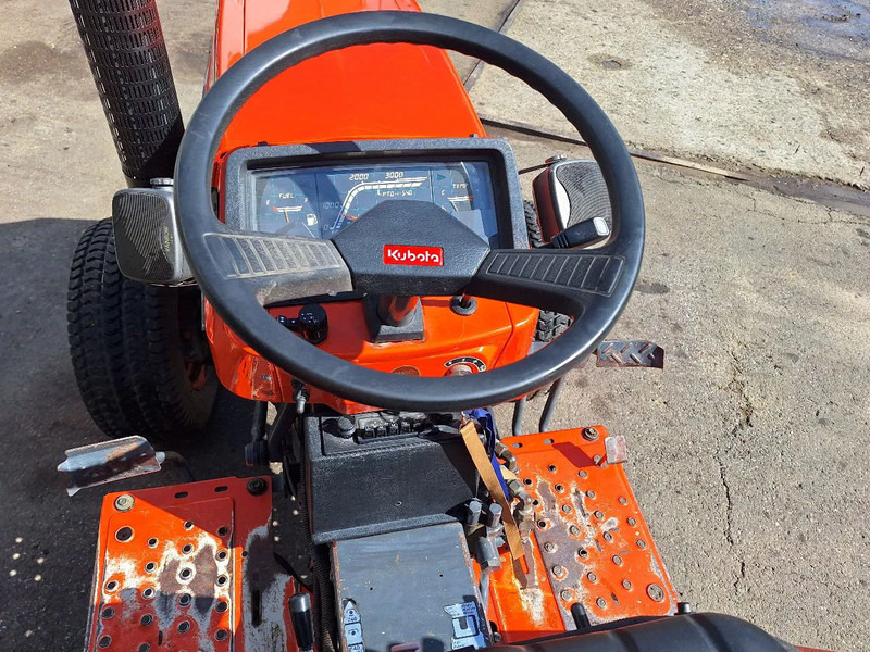 Kubota B2150 - Μηχάνημα έλξης: φωτογραφία 5 Kubota B2150 - Μηχάνημα έλξης: φωτογραφία 5