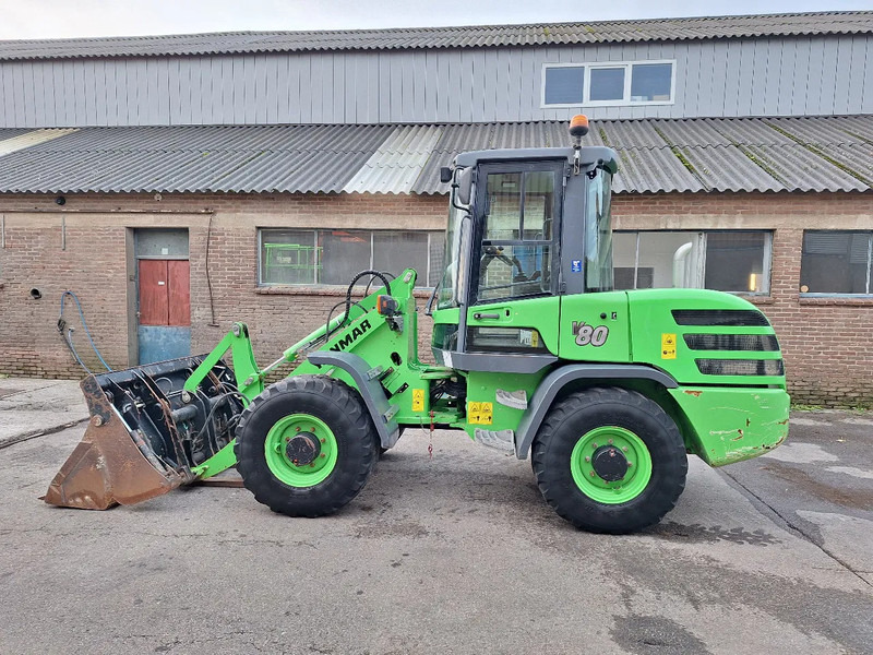 Yanmar V80 - Ελαστιχοφόρος φορτωτής: φωτογραφία 1 Yanmar V80 - Ελαστιχοφόρος φορτωτής: φωτογραφία 1