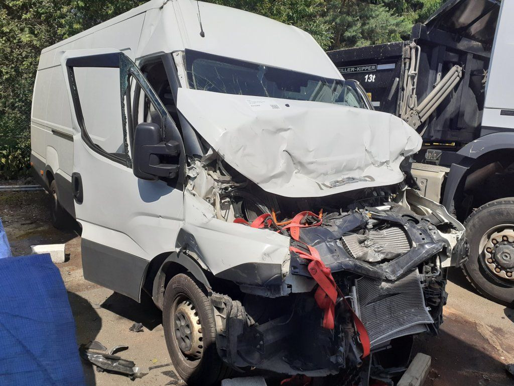 Iveco Daily 35S16 maxi Damaged - Βαν: φωτογραφία 1 Iveco Daily 35S16 maxi Damaged - Βαν: φωτογραφία 1