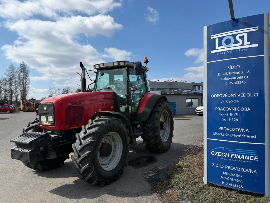 Massey Ferguson MF8260 - Τρακτέρ: φωτογραφία 1 Massey Ferguson MF8260 - Τρακτέρ: φωτογραφία 1