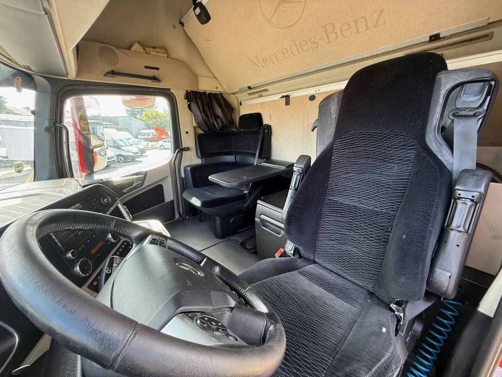 Τράκτορας Mercedes-Benz 1848 Actros Gigaspace: φωτογραφία 15 Τράκτορας Mercedes-Benz 1848 Actros Gigaspace: φωτογραφία 15
