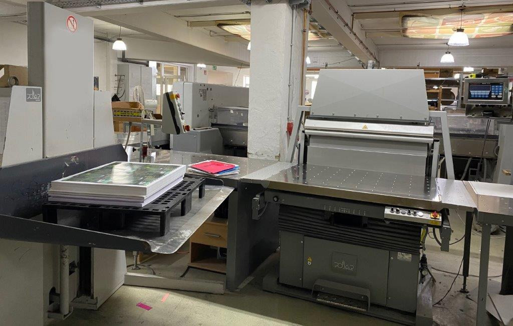 Large sized cutting system Polar 137 XT-AT with stacking lifter, automatic vibrator, scale and optional unloader - Μηχανή κοπής χαρτιού: φωτογραφία 4 Large sized cutting system Polar 137 XT-AT with stacking lifter, automatic vibrator, scale and optional unloader - Μηχανή κοπής χαρτιού: φωτογραφία 4