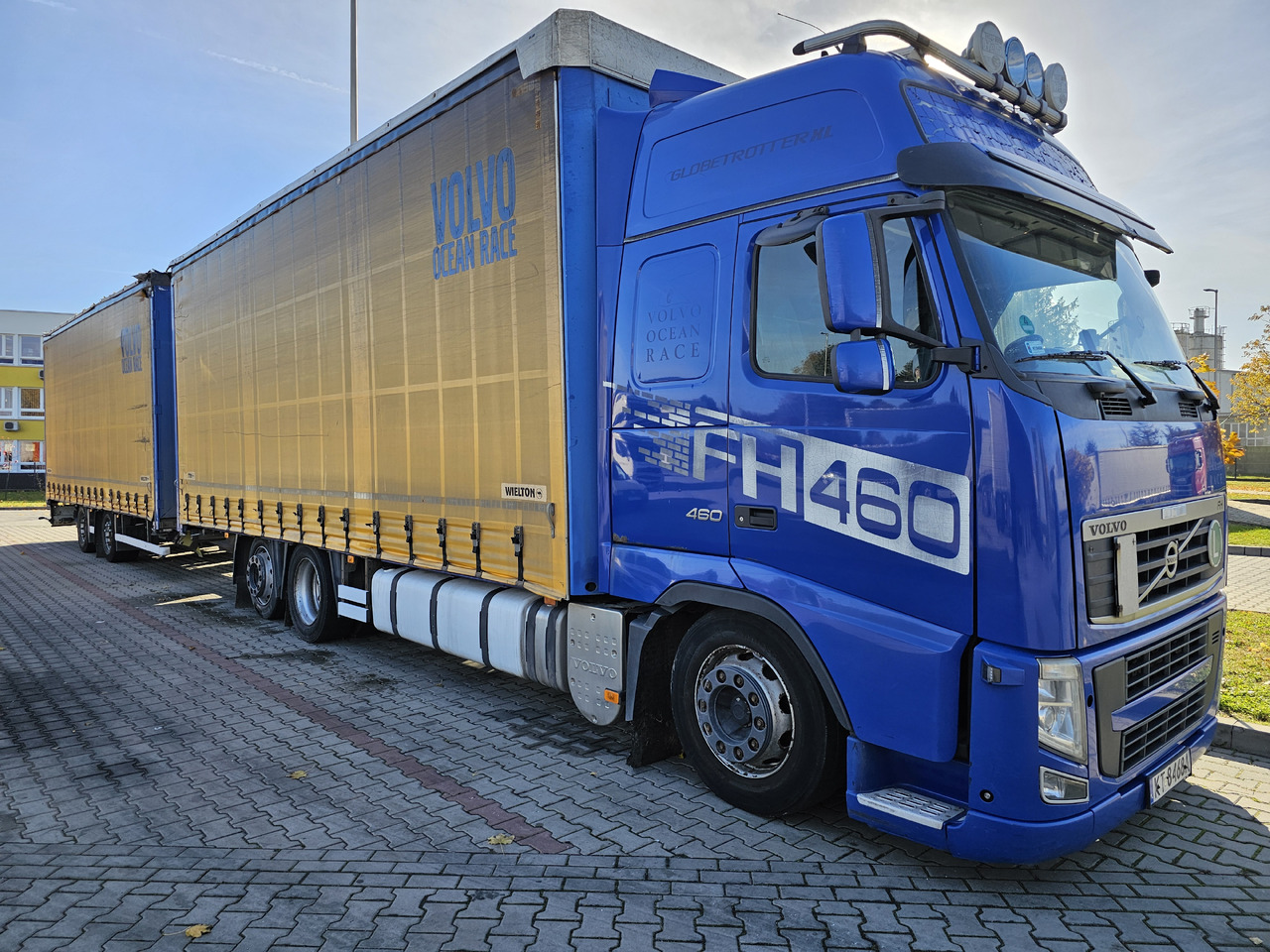 VOLVO FH460 ZESTAW TANDEM 120 M3 PRZEJAZDOWY + PRZYCZEPA FIRANKA SAF - Φορτηγό μουσαμάς: φωτογραφία 1 VOLVO FH460 ZESTAW TANDEM 120 M3 PRZEJAZDOWY + PRZYCZEPA FIRANKA SAF - Φορτηγό μουσαμάς: φωτογραφία 1