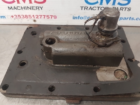 Case 4230 Hydraulic Valve And Cover Plate 10313a3, 110317a1 - Υδραυλική βαλβίδα για Τρακτέρ: φωτογραφία 3 Case 4230 Hydraulic Valve And Cover Plate 10313a3, 110317a1 - Υδραυλική βαλβίδα για Τρακτέρ: φωτογραφία 3