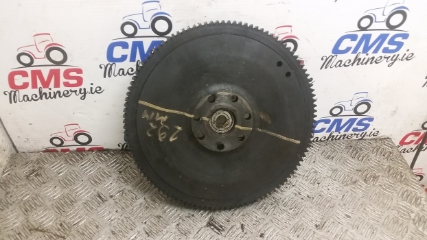 Fiat 780 Engine Flywheel And Ring Gear. |please Check By The Photos. - Σφόνδυλος για Τρακτέρ: φωτογραφία 1 Fiat 780 Engine Flywheel And Ring Gear. |please Check By The Photos. - Σφόνδυλος για Τρακτέρ: φωτογραφία 1