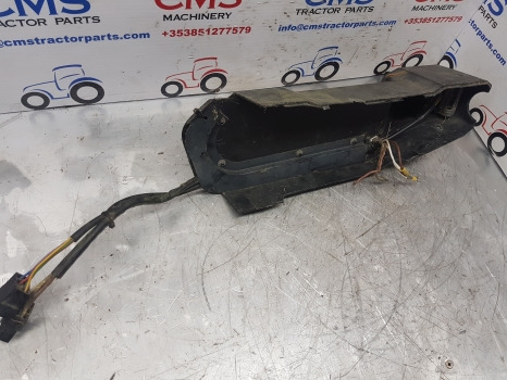 Ford 8240, 8340 Cab Interior Panel Rhs F1nn14a099bc, F0nn3r876be - Καμπίνα και εσωτερικό: φωτογραφία 3 Ford 8240, 8340 Cab Interior Panel Rhs F1nn14a099bc, F0nn3r876be - Καμπίνα και εσωτερικό: φωτογραφία 3