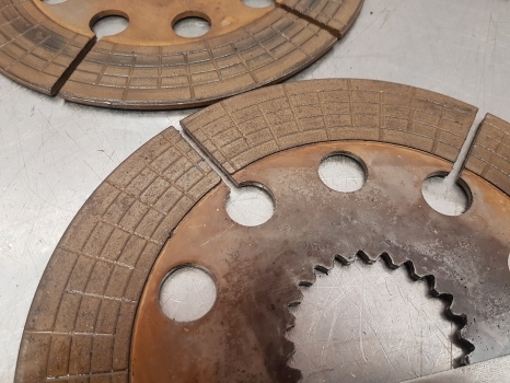 Ford 8430 10, 600, 40,ts Series, Brake Discs Kit E9nn2a097ba, E9nn2n315cb - Δίσκος φρένων για Τρακτέρ: φωτογραφία 4 Ford 8430 10, 600, 40,ts Series, Brake Discs Kit E9nn2a097ba, E9nn2n315cb - Δίσκος φρένων για Τρακτέρ: φωτογραφία 4