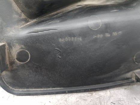 New Holland T7000, T6000, T7 Series T7.200 Display Cover Panel 82037716 - Ταμπλό αυτοκινήτου για Τρακτέρ: φωτογραφία 3 New Holland T7000, T6000, T7 Series T7.200 Display Cover Panel 82037716 - Ταμπλό αυτοκινήτου για Τρακτέρ: φωτογραφία 3
