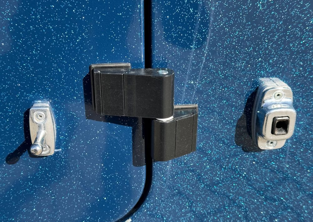 HUMBAUR Pegasus 2400 | siodlarnia, DMC 2400kg, przyczepa do przewozu 2 koni - Τρέιλερ μεταφοράς αλόγων: φωτογραφία 4 HUMBAUR Pegasus 2400 | siodlarnia, DMC 2400kg, przyczepa do przewozu 2 koni - Τρέιλερ μεταφοράς αλόγων: φωτογραφία 4