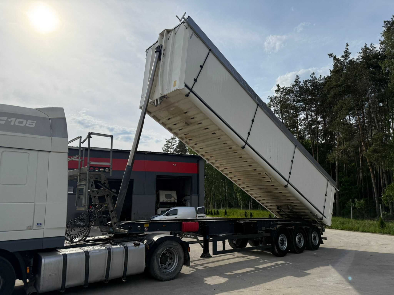 Wywrotka Schmitz 59 m3, 2018 rok, oś podnoszona, drzwi z Francji - Επικαθήμενο ανατρεπόμενο: φωτογραφία 2 Wywrotka Schmitz 59 m3, 2018 rok, oś podnoszona, drzwi z Francji - Επικαθήμενο ανατρεπόμενο: φωτογραφία 2