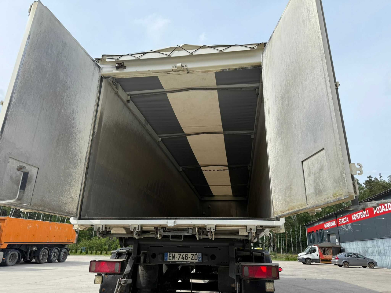 Wywrotka Schmitz 59 m3, 2018 rok, oś podnoszona, drzwi z Francji - Επικαθήμενο ανατρεπόμενο: φωτογραφία 4 Wywrotka Schmitz 59 m3, 2018 rok, oś podnoszona, drzwi z Francji - Επικαθήμενο ανατρεπόμενο: φωτογραφία 4