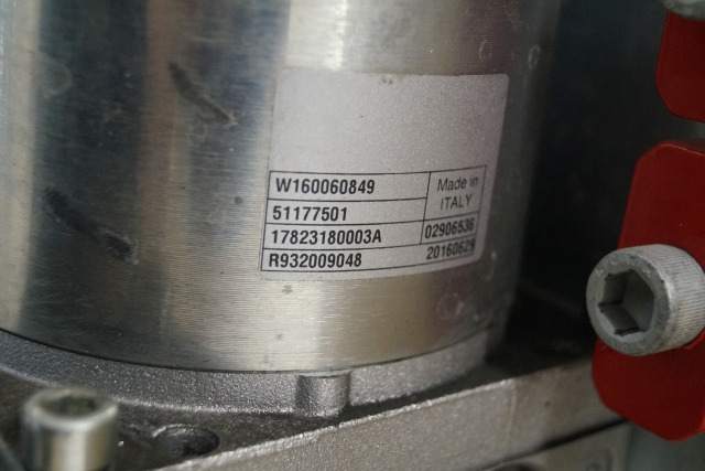 Jungheinrich 51003726 | Pumpmotor with tank 24V 3KW Mahle 11216804 for EKS110 ye Pumpmotor with tank 24V 3KW Mahle 11216804 for EKS110 year 2016 - Υδραυλική αντλία για Ανυψωτικό μηχάνημα: φωτογραφία 2 Jungheinrich 51003726 | Pumpmotor with tank 24V 3KW Mahle 11216804 for EKS110 ye Pumpmotor with tank 24V 3KW Mahle 11216804 for EKS110 year 2016 - Υδραυλική αντλία για Ανυψωτικό μηχάνημα: φωτογραφία 2