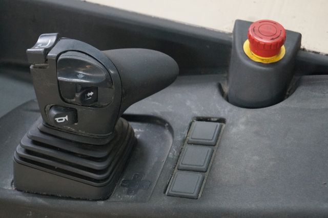 Jungheinrich 51186819 | Dashboard right incl. noodstop schakelaar Emergency disc - Ταμπλό αυτοκινήτου για Ανυψωτικό μηχάνημα: φωτογραφία 2 Jungheinrich 51186819 | Dashboard right incl. noodstop schakelaar Emergency disc - Ταμπλό αυτοκινήτου για Ανυψωτικό μηχάνημα: φωτογραφία 2