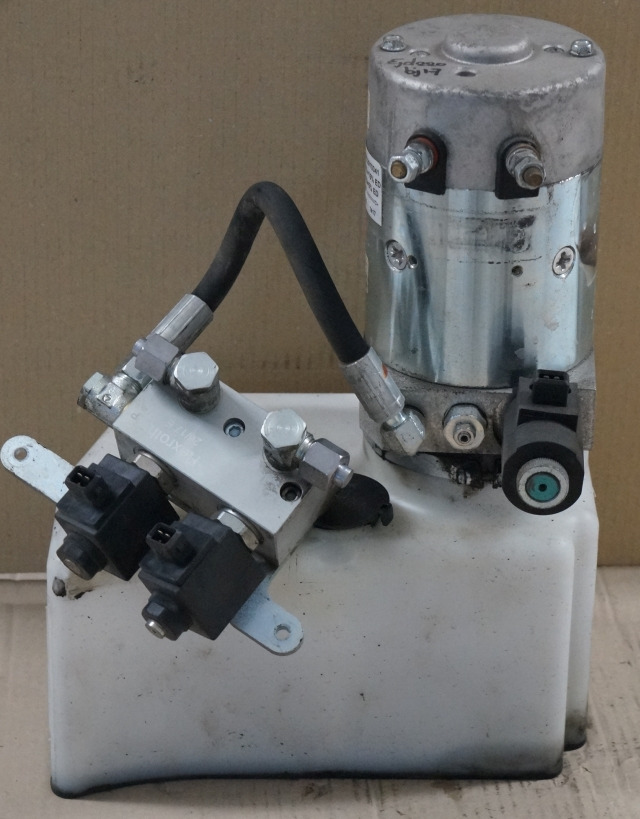 Jungheinrich 51417583 | Pumpmotor with tank and valve block 24V 2,2KW code R9320 Pumpmotor with tank and valve block 24V 2,2KW code R932010341 for EJD220 year 2016 - Υδραυλική αντλία για Ανυψωτικό μηχάνημα: φωτογραφία 1 Jungheinrich 51417583 | Pumpmotor with tank and valve block 24V 2,2KW code R9320 Pumpmotor with tank and valve block 24V 2,2KW code R932010341 for EJD220 year 2016 - Υδραυλική αντλία για Ανυψωτικό μηχάνημα: φωτογραφία 1