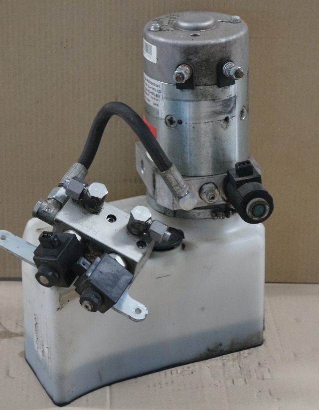 Jungheinrich 51417583 | Pumpmotor with tank and valve block 24V 2,2KW code R9320 Pumpmotor with tank and valve block 24V 2,2KW code R932010341 for EJD220 year 2016 - Υδραυλική αντλία για Ανυψωτικό μηχάνημα: φωτογραφία 1 Jungheinrich 51417583 | Pumpmotor with tank and valve block 24V 2,2KW code R9320 Pumpmotor with tank and valve block 24V 2,2KW code R932010341 for EJD220 year 2016 - Υδραυλική αντλία για Ανυψωτικό μηχάνημα: φωτογραφία 1
