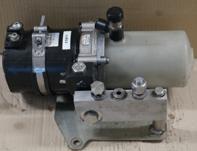 Linde 003810886 | pump unit 24V 1,2KW pump unit 24V 1,2KW - Υδραυλική αντλία για Ανυψωτικό μηχάνημα: φωτογραφία 1 Linde 003810886 | pump unit 24V 1,2KW pump unit 24V 1,2KW - Υδραυλική αντλία για Ανυψωτικό μηχάνημα: φωτογραφία 1