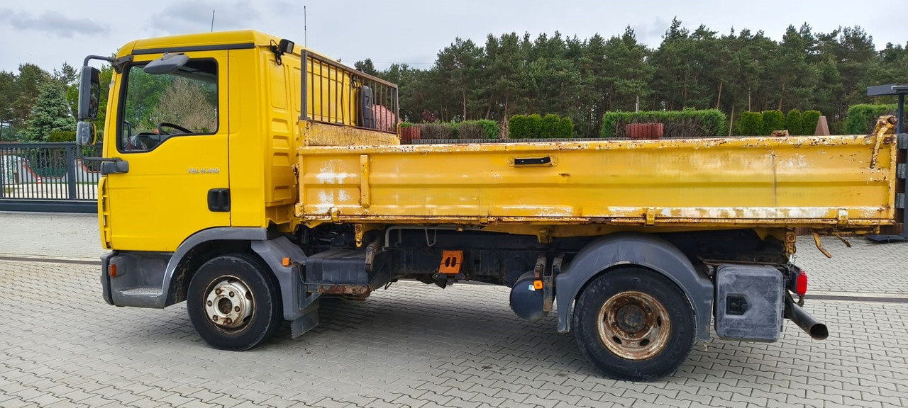 MAN TGL 8.210 * 2007 * 3-stronny KIPER * NOWE OPONY * MANUAL * RESOR * 3 MIEJSCA - Φορτηγό ανατρεπόμενο: φωτογραφία 3 MAN TGL 8.210 * 2007 * 3-stronny KIPER * NOWE OPONY * MANUAL * RESOR * 3 MIEJSCA - Φορτηγό ανατρεπόμενο: φωτογραφία 3