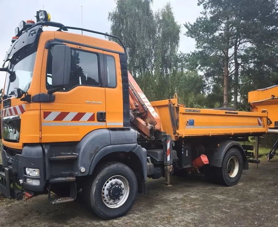 MAN TGS (2012) 18.320 4x4 – Wywrotka trójstronna + Kran Atlas | Komunalny | Euro 5 - Φορτηγό ανατρεπόμενο: φωτογραφία 1 MAN TGS (2012) 18.320 4x4 – Wywrotka trójstronna + Kran Atlas | Komunalny | Euro 5 - Φορτηγό ανατρεπόμενο: φωτογραφία 1