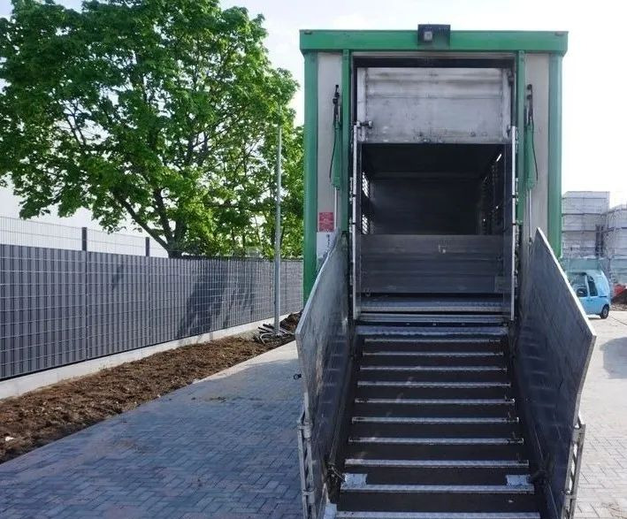 MAN TGS 26.440 ZABUDOWA KABA CAŁA ALUMINIOWA– samochód do transportu zwierząt/koni – 3 pokłady / EURO 5/6X2/PODNOSZONY DACH - Φορτηγό μεταφορά ζώων: φωτογραφία 5 MAN TGS 26.440 ZABUDOWA KABA CAŁA ALUMINIOWA– samochód do transportu zwierząt/koni – 3 pokłady / EURO 5/6X2/PODNOSZONY DACH - Φορτηγό μεταφορά ζώων: φωτογραφία 5