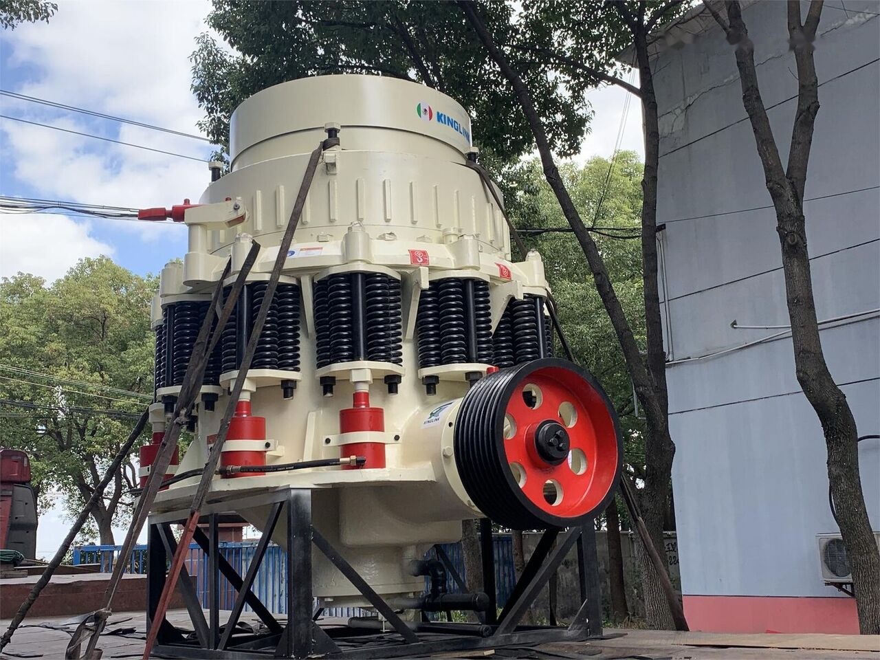 Kinglink 250TPH KLM1380 Iron Ore Cone Crusher - Κωνικός θραυστήρας: φωτογραφία 2 Kinglink 250TPH KLM1380 Iron Ore Cone Crusher - Κωνικός θραυστήρας: φωτογραφία 2
