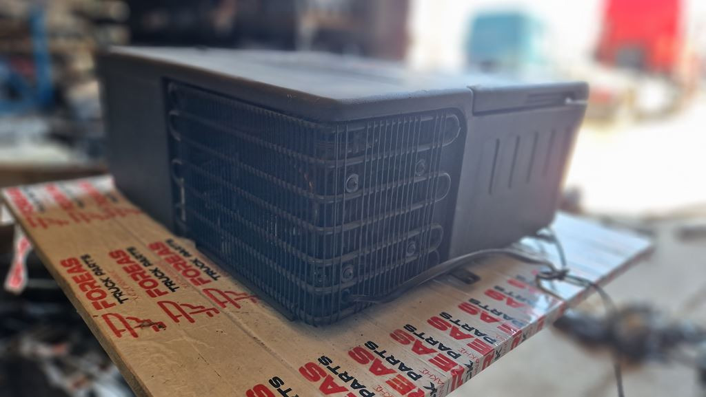MERCEDES-BENZ ACTROS MP3 FOOD REFRIGERATOR - A 943 830 08 60 - Καμπίνα και εσωτερικό για Φορτηγό: φωτογραφία 2 MERCEDES-BENZ ACTROS MP3 FOOD REFRIGERATOR - A 943 830 08 60 - Καμπίνα και εσωτερικό για Φορτηγό: φωτογραφία 2