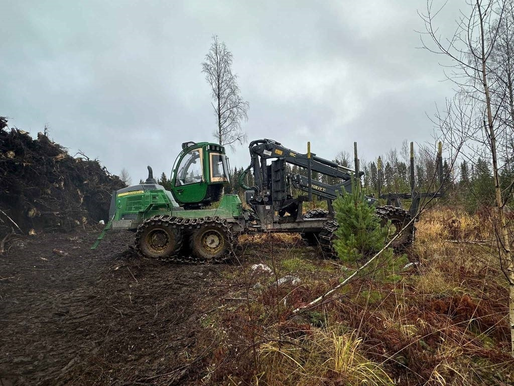 John Deere 1510 G - Λαστιχοφόρα προωθητικo - forwarder: φωτογραφία 4 John Deere 1510 G - Λαστιχοφόρα προωθητικo - forwarder: φωτογραφία 4