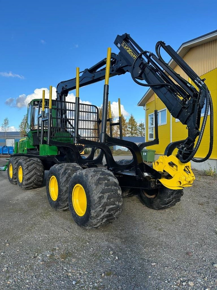 John Deere 810 E - Λαστιχοφόρα προωθητικo - forwarder: φωτογραφία 3 John Deere 810 E - Λαστιχοφόρα προωθητικo - forwarder: φωτογραφία 3
