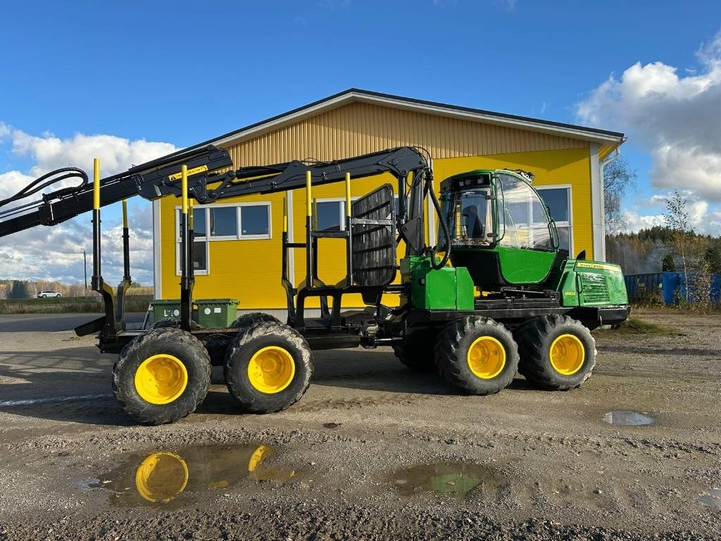 John Deere 810 E - Λαστιχοφόρα προωθητικo - forwarder: φωτογραφία 4 John Deere 810 E - Λαστιχοφόρα προωθητικo - forwarder: φωτογραφία 4