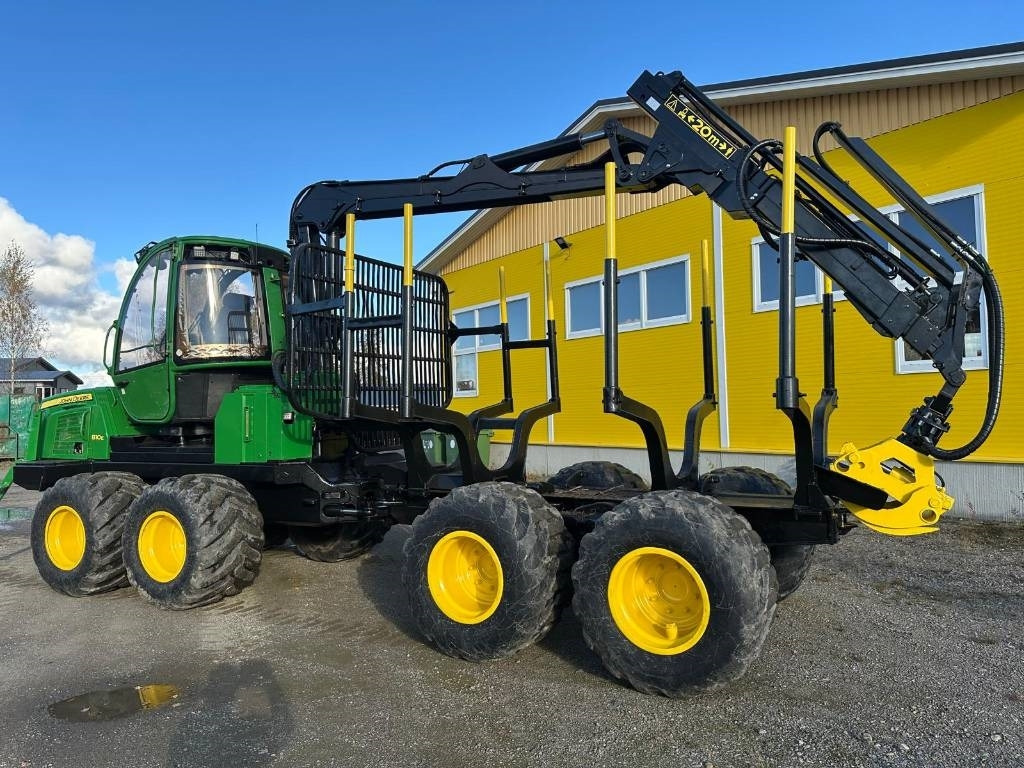 John Deere 810 E - Λαστιχοφόρα προωθητικo - forwarder: φωτογραφία 2 John Deere 810 E - Λαστιχοφόρα προωθητικo - forwarder: φωτογραφία 2