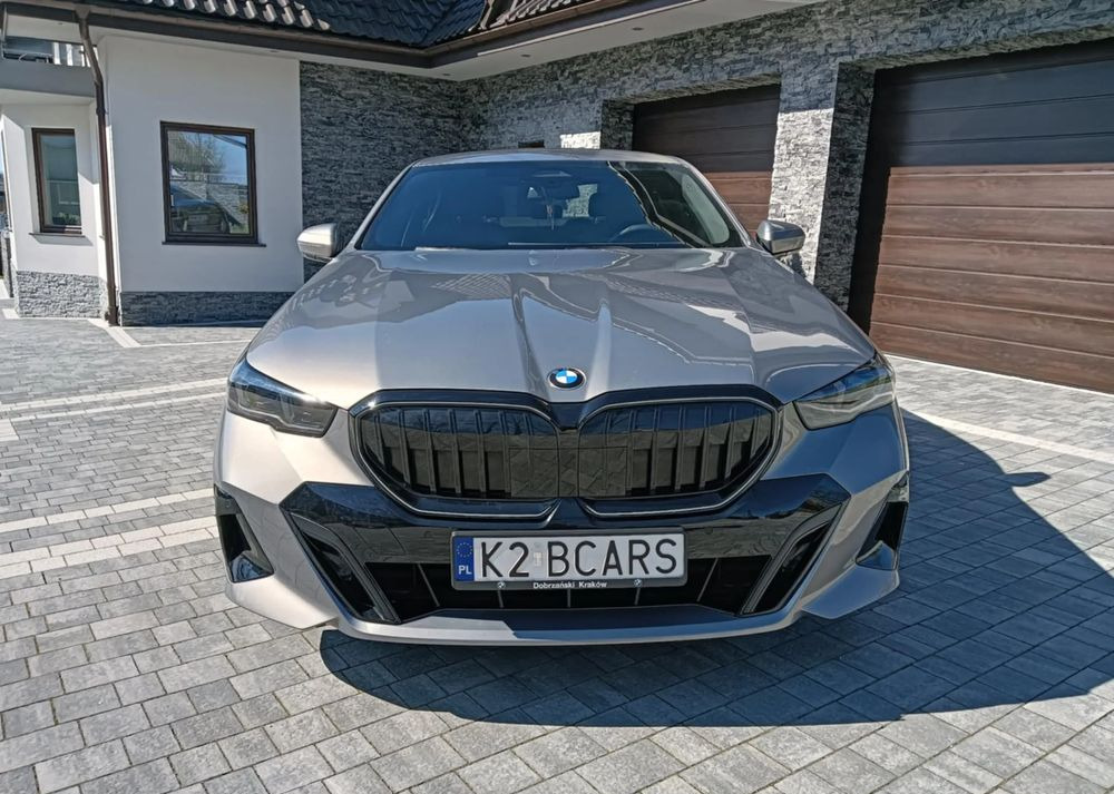 BMW Seria 5 - Λιμουζίνα/ Sedan: φωτογραφία 3 BMW Seria 5 - Λιμουζίνα/ Sedan: φωτογραφία 3