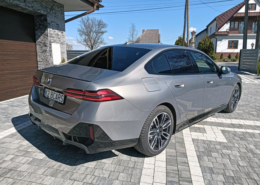BMW Seria 5 - Λιμουζίνα/ Sedan: φωτογραφία 4 BMW Seria 5 - Λιμουζίνα/ Sedan: φωτογραφία 4