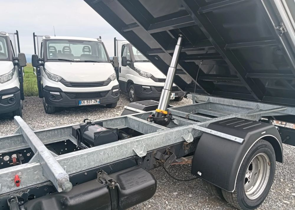 Iveco 35C13, 35C12, 35C14, 35C15 - Όχημα με ανατρεπομενη καροτσα: φωτογραφία 2 Iveco 35C13, 35C12, 35C14, 35C15 - Όχημα με ανατρεπομενη καροτσα: φωτογραφία 2