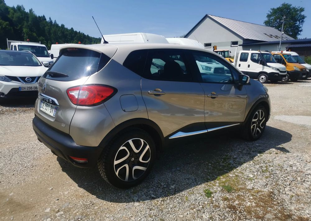 Renault Captur 0.9 Energy TCe Intens - SUV: φωτογραφία 4 Renault Captur 0.9 Energy TCe Intens - SUV: φωτογραφία 4